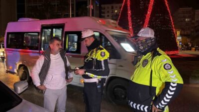 Adana’da akşam saatlerinde yapılan denetimlerde 278 araç kontrol edildi ve