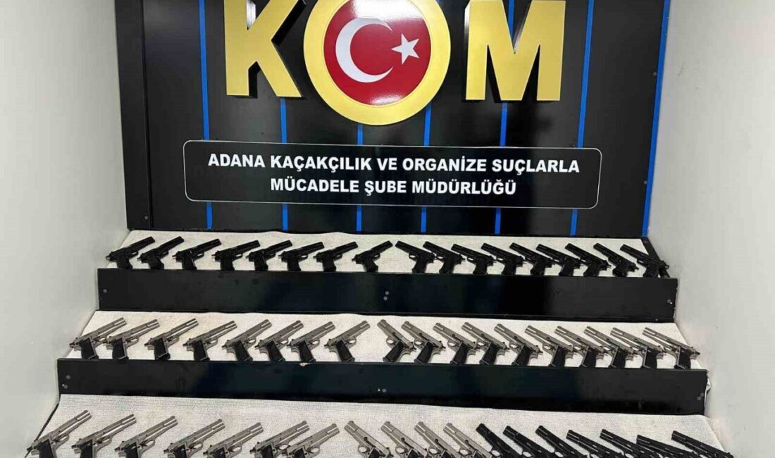 Adana’da, suç örgütlerine silah sevkiyatı hazırlığı yapan 2 kişi polis