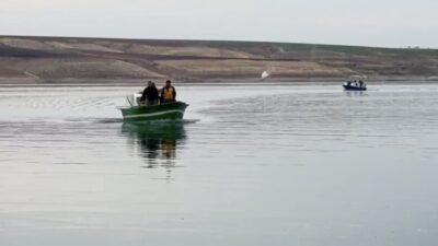 Adıyaman’ın Kahta ilçesinde, Atatürk Barajı göletinde balık tutmaya giden beş