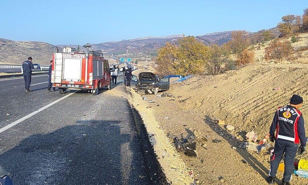 Adıyaman’ın Besni ilçesinde bir otomobilin kontrolünden çıkarak şarampole yuvarlandığı bildirildi.