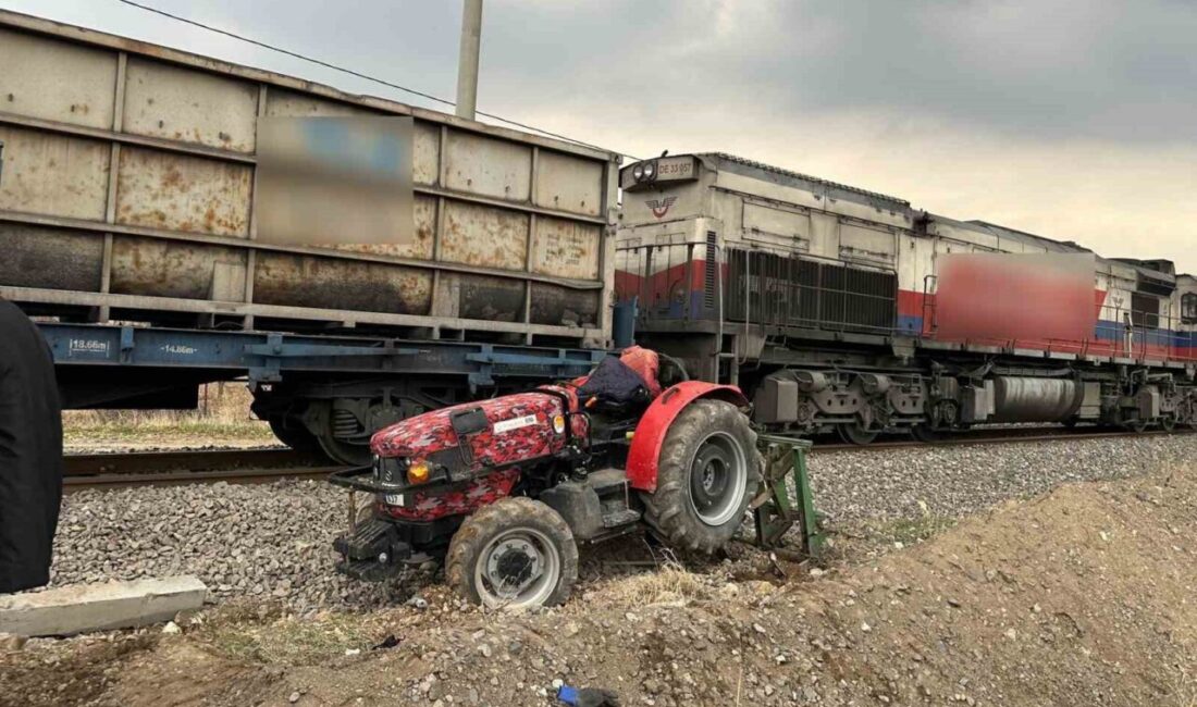 Adıyaman’ın Gölbaşı ilçesinde bir traktör, raylardan geçmeye çalışırken trenle çarpıştı.