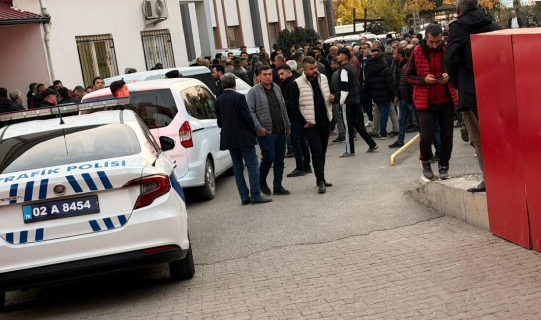 Adıyaman’ın Kahta ilçesinde meydana gelen silahlı kavgada 2’si ağır olmak