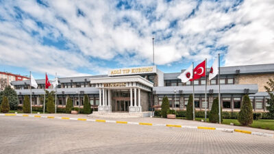 Adli Tıp Kurumu, merkez ve taşra teşkilatlarında görevlendirilmek üzere 32