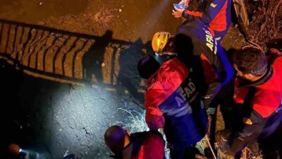 Ağrı ilinde, yaklaşık 4 metre yükseklikteki bir köprüden düşen bir