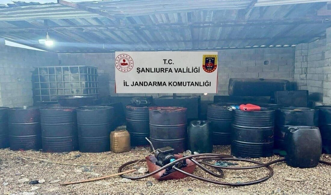 Jandarma ekipleri, Akçakale ilçesinde gerçekleştirdikleri operasyonda 3 bin 900 litre