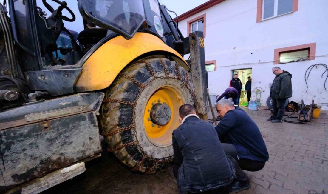 Akdağmadeni Belediyesi, soğuyan hava ile birlikte karla mücadele çalışmalarını tamamlayarak
