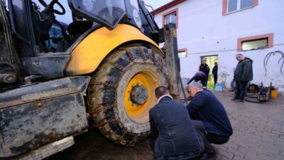 Akdağmadeni Belediyesi, soğuyan hava ile birlikte karla mücadele çalışmalarını tamamlayarak
