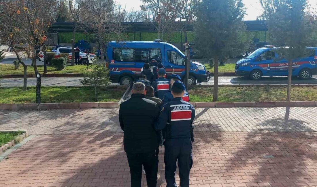 Aksaray’da merkezli olarak gerçekleştirilen dolandırıcılık operasyonunda gözaltına alınan 5 şüpheli