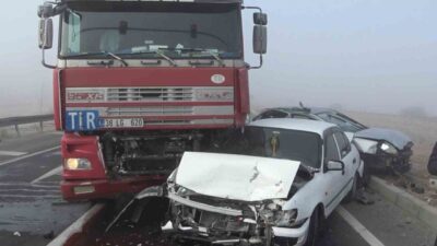 Aksaray’da sisin etkili olduğu bir günde meydana gelen zincirleme trafik