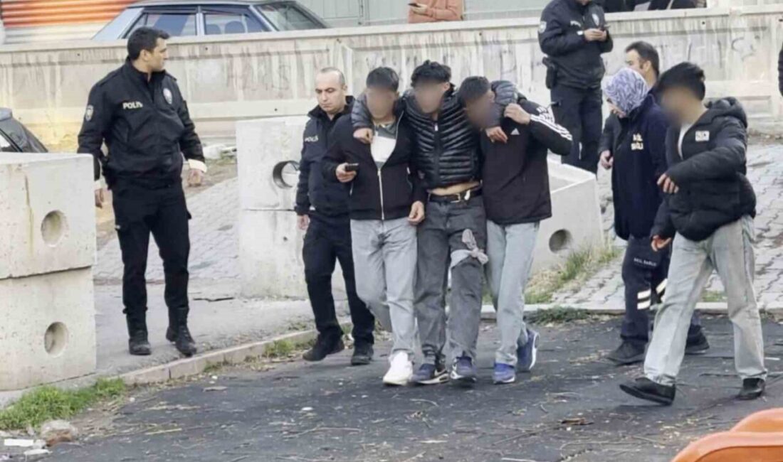 Aksaray’da okul çıkışında çıkan bir tartışma kavgaya dönüşerek kötü bir