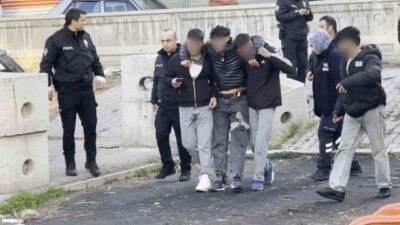 Aksaray’da okul çıkışında çıkan bir tartışma kavgaya dönüşerek kötü bir