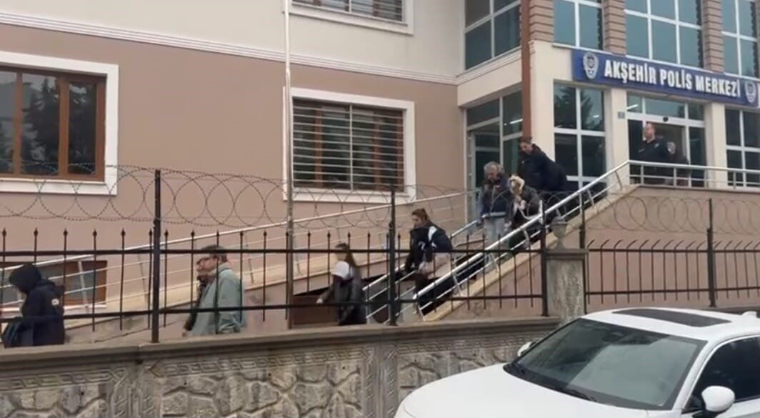 Polis ekipleri, Konya’nın Akşehir ilçesinde fuhuş operasyonu düzenledi ve 6