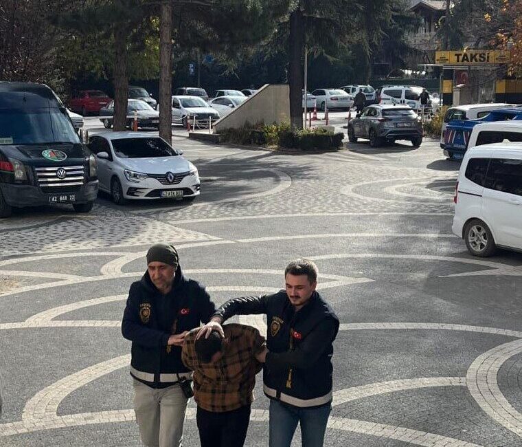 Akşehir ilçesinde polis ekipleri tarafından gerçekleştirilen operasyonda durdurulan bir araçta