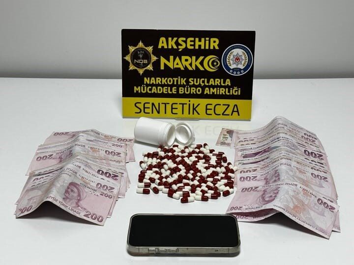 Konya’nın Akşehir ilçesinde polis tarafından yürütülen operasyonda 134 adet uyuşturucu