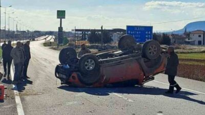 Denizli’de, pikabın aksının kırılması sonucu düz bir yol üzerinde takla