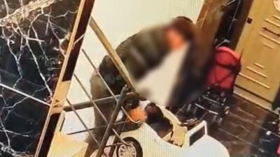 Mersin şehrinde, bir apartmandan akülü çocuk arabası ile bisiklet çalan