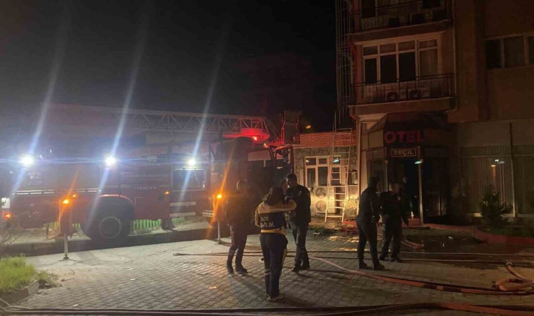 Manisa’nın Alaşehir ilçesinde bulunan 5 katlı bir otelin en üst