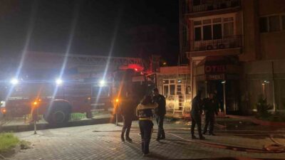 Manisa’nın Alaşehir ilçesinde bulunan 5 katlı bir otelin en üst