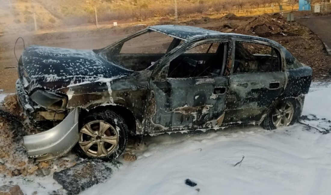 Kahramanmaraş’ta meydana gelen bir araç yangını, itfaiye ekipleri tarafından kontrol