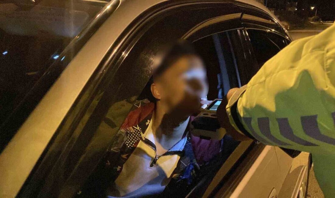 Burdur’da bir genç, alkollü olarak araç kullanırken polis kontrolünde yakalandı.
