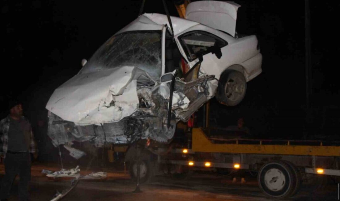 Amasya’da meydana gelen korkunç bir kazada, iki otomobilin kafa kafaya