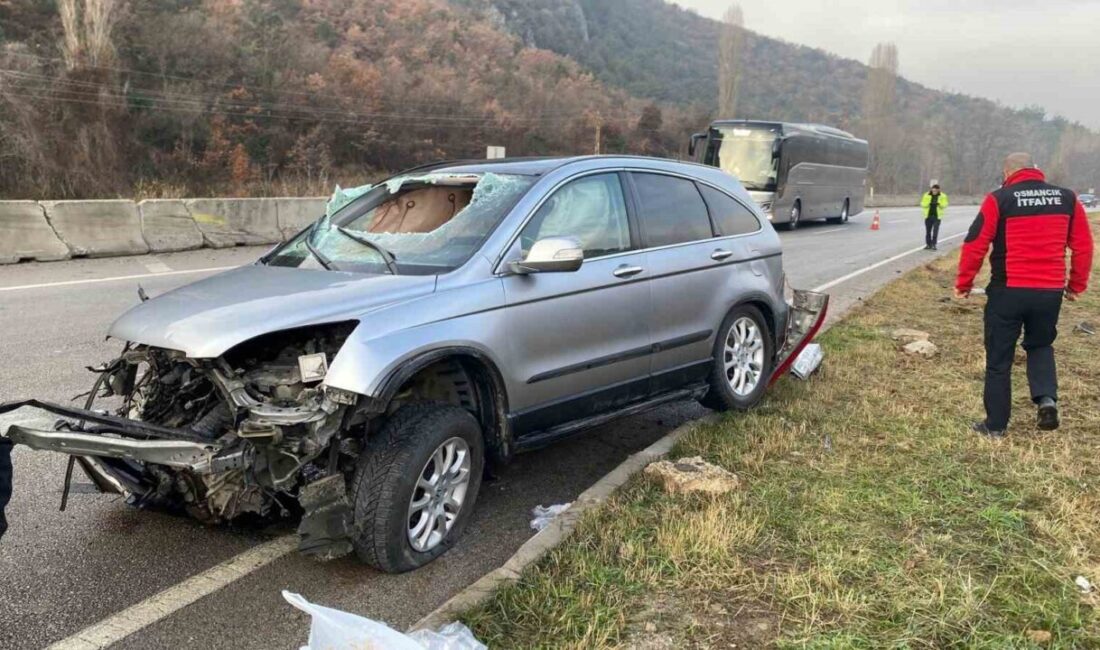 Amasya’da seyir halindeyken lastiği patlayan bir otomobil kontrolden çıkarak takla