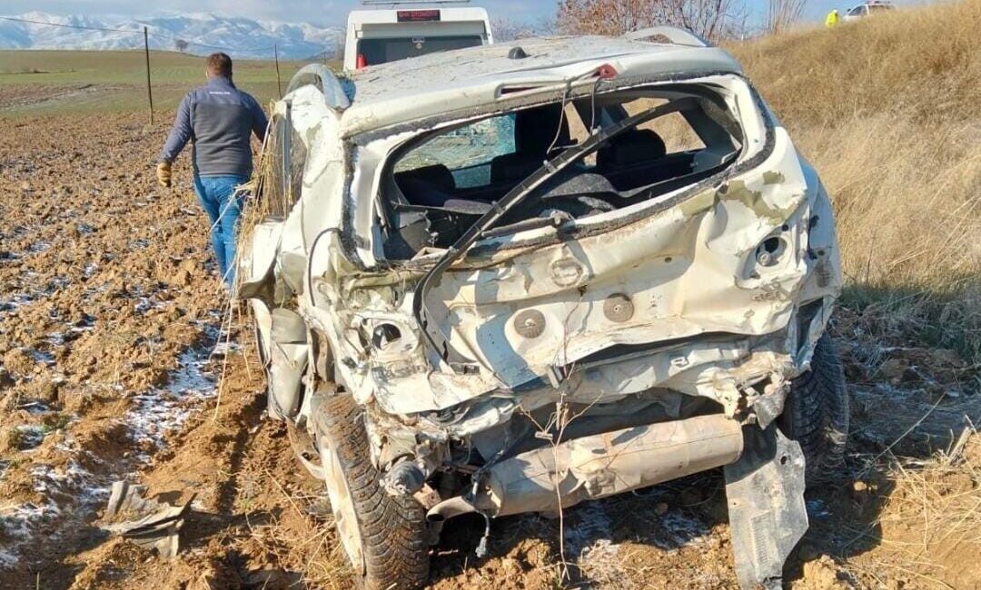 Amasya’nın Gümüşhacıköy ilçesinde meydana gelen trafik kazasında, bir otomobil ile