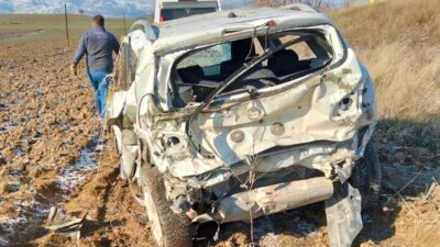 Amasya’nın Gümüşhacıköy ilçesinde meydana gelen trafik kazasında, bir otomobil ile