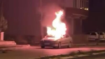 Amasya’nın Gümüşhacıköy ilçesinde bulunan bir hastane yakınında, bir araç alev