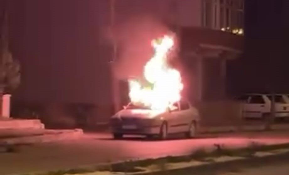 Amasya’nın Gümüşhacıköy ilçesinde bulunan bir hastane yakınında, bir araç alev