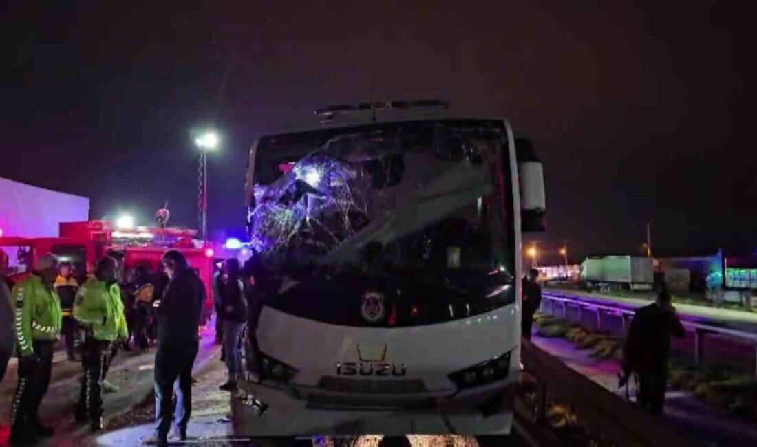 Amasya’nın Merzifon ilçesinde meydana gelen zincirleme kaza, üç aracın karışmasıyla