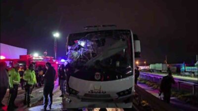Amasya’nın Merzifon ilçesinde meydana gelen zincirleme kaza, üç aracın karışmasıyla