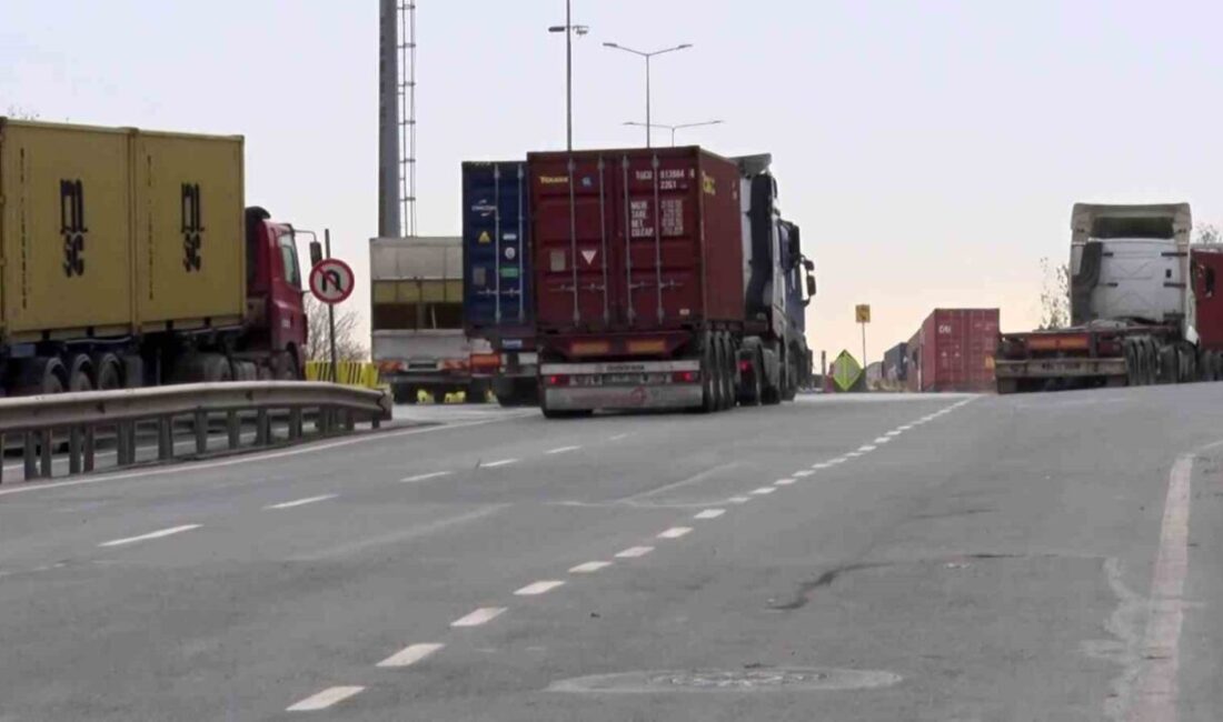 Ambarlı Limanı’nda tır trafiği sebebiyle halkın mağduriyeti artıyor. Limandaki aksaklıkların