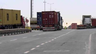 Ambarlı Limanı’nda tır trafiği sebebiyle halkın mağduriyeti artıyor. Limandaki aksaklıkların