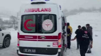 Adıyaman’da, ambulansın kara saplanması sonucu mahsur kalan bir hasta, belediye