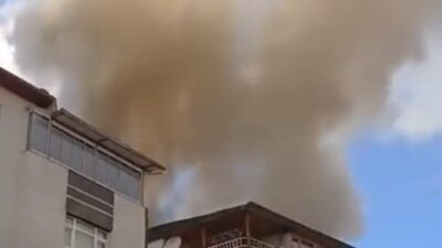 Ankara’nın Etimesgut ilçesinde bir binanın çatısında meydana gelen yangın, çevre