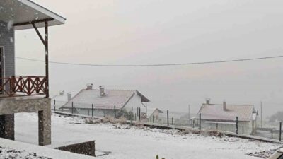 Ankara’nın başkenti Beypazarı’nda, yüksek kesimlere mevsimin ilk karı yağdı. İlçede