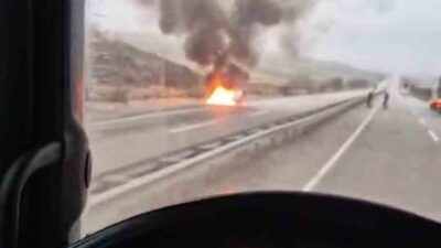 Ankara’da, Çankırı Bulvarı üzerinde seyir halinde olan bir araç alev