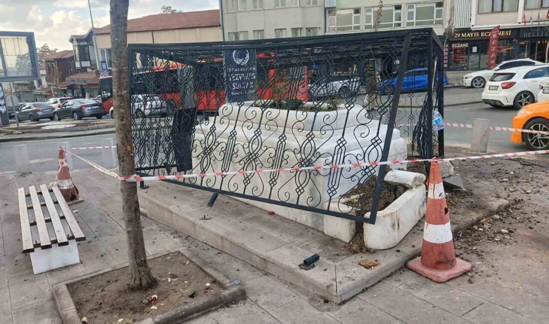 Ankara’nın Altındağ ilçesinde bulunan Tezveren Sultan Türbesi’ne bir araç çarptı.