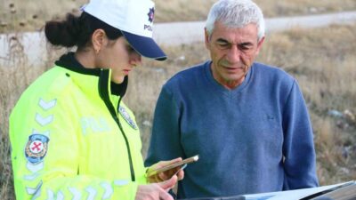 Akyurt İlçesi’nde trafik polislerinin mecburi kış lastiği denetimleri başladı. Ekipler,