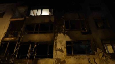 Antalya’da iki farklı ikinci el eşya dükkanında çıkan yangında iki