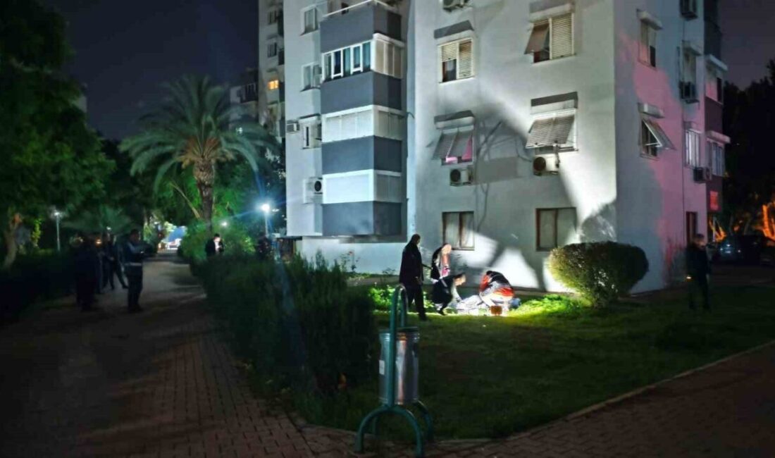 Antalya’da 74 yaşındaki bir kadın, 8. kattaki dairenin penceresinden düşerek