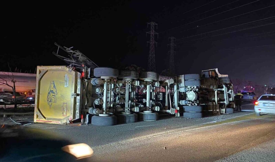 Serik ilçesinde meydana gelen trafik kazasında, bir tırın dorsesinin EDS