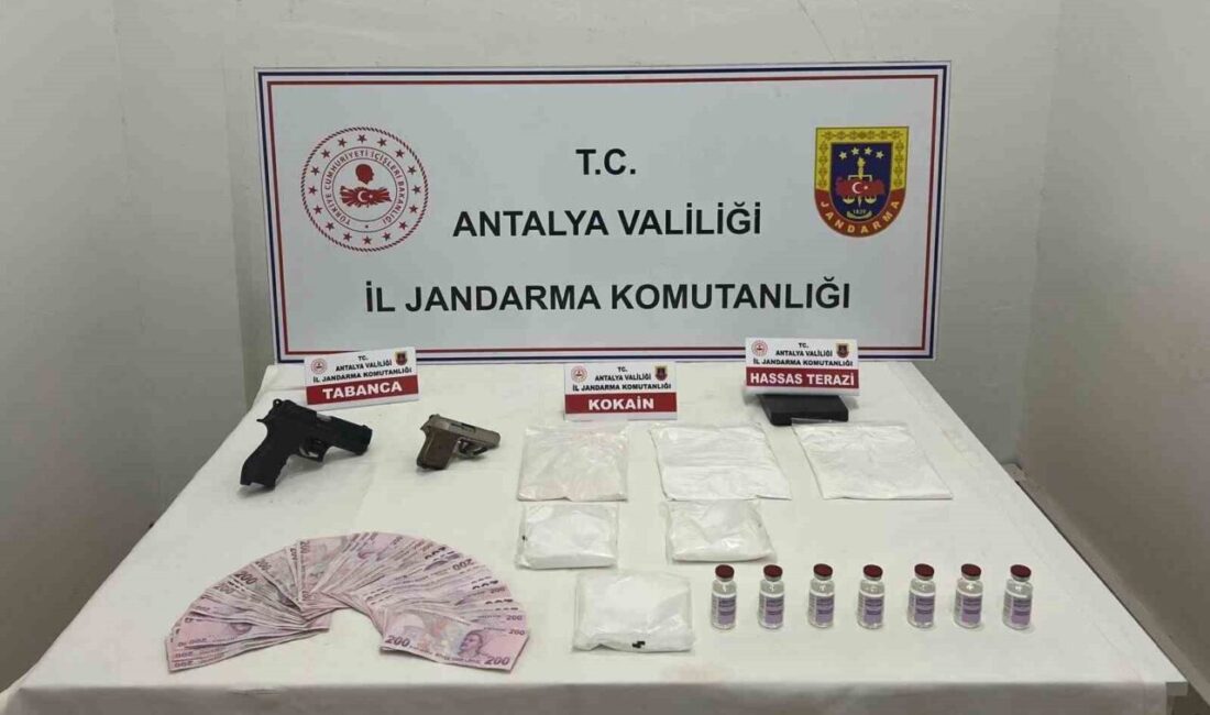Antalya’nın Kepez ilçesinde, jandarma ekipleri tarafından yapılan operasyonda 3 şüpheli
