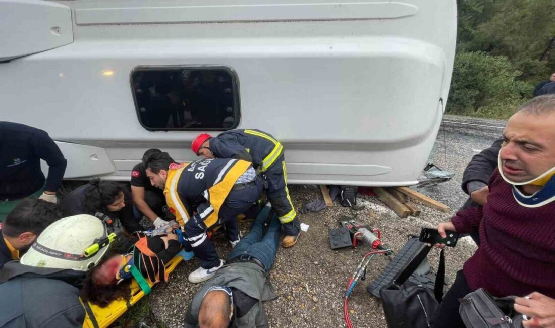 Antalya’nın Kemer ilçesinde bugün sabah saatlerinde meydana gelen trafik kazasında