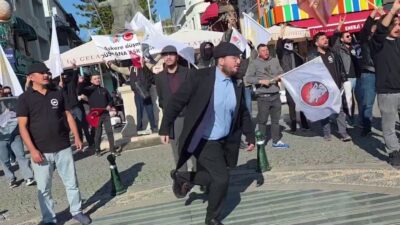 Antalya’da Muratpaşa ilçesinde Yörükeli Hareketi üyeleri, çözüm sürecine tepki göstermek