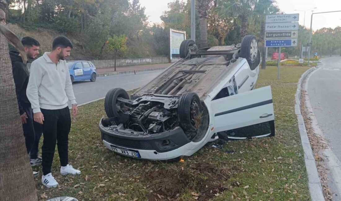 Manavgat ilçesinde bir otomobilin kavşağa yaklaşırken refüj bordürüne çarpması sonucu
