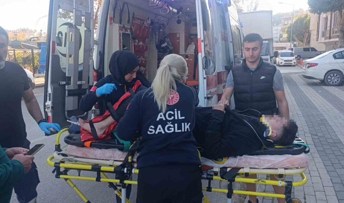Manavgat ilçesinde alt geçidin önünde U dönüşü yapan bir otomobil