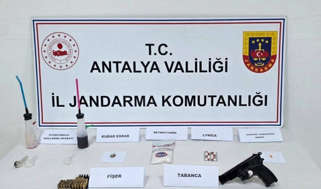 Antalya’nın Döşemealtı ilçesinde gerçekleştirilen operasyonda uyuşturucu ticareti şüphesiyle 4 kişi