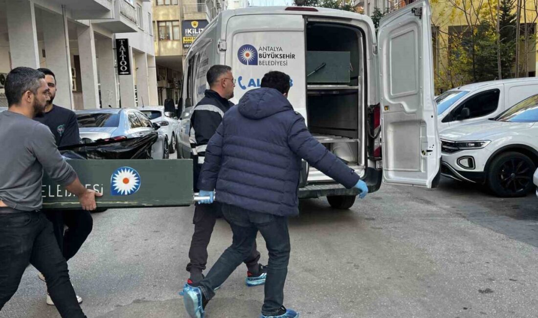 Antalya’da, bir yaşlı kadın katledildi. Yaşlı kadın, evinde kızı ve